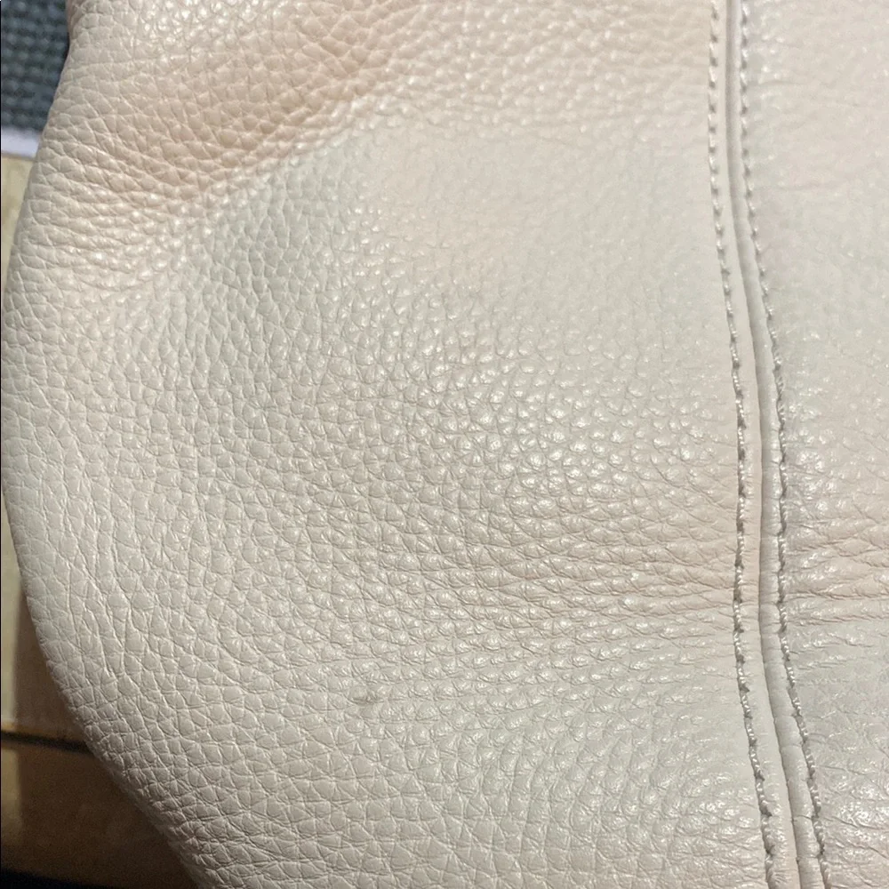 MICHAEL Michael Kors Large Vanilla Jet Set Tote - Picture 11 of 11